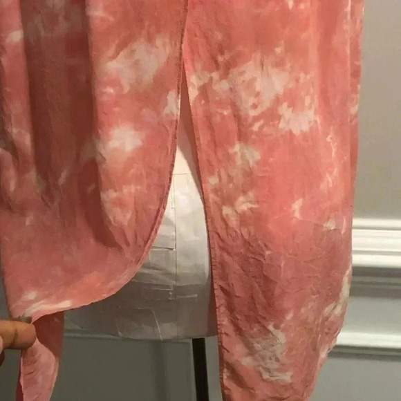 Sleeveless back split blouse - Picture 5 of 7